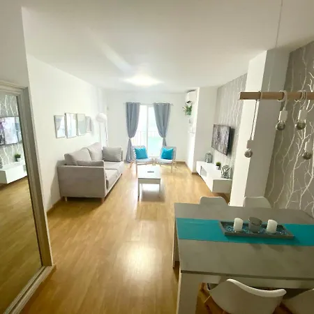 Modern 3 Bedroom In Center Of Apartment *